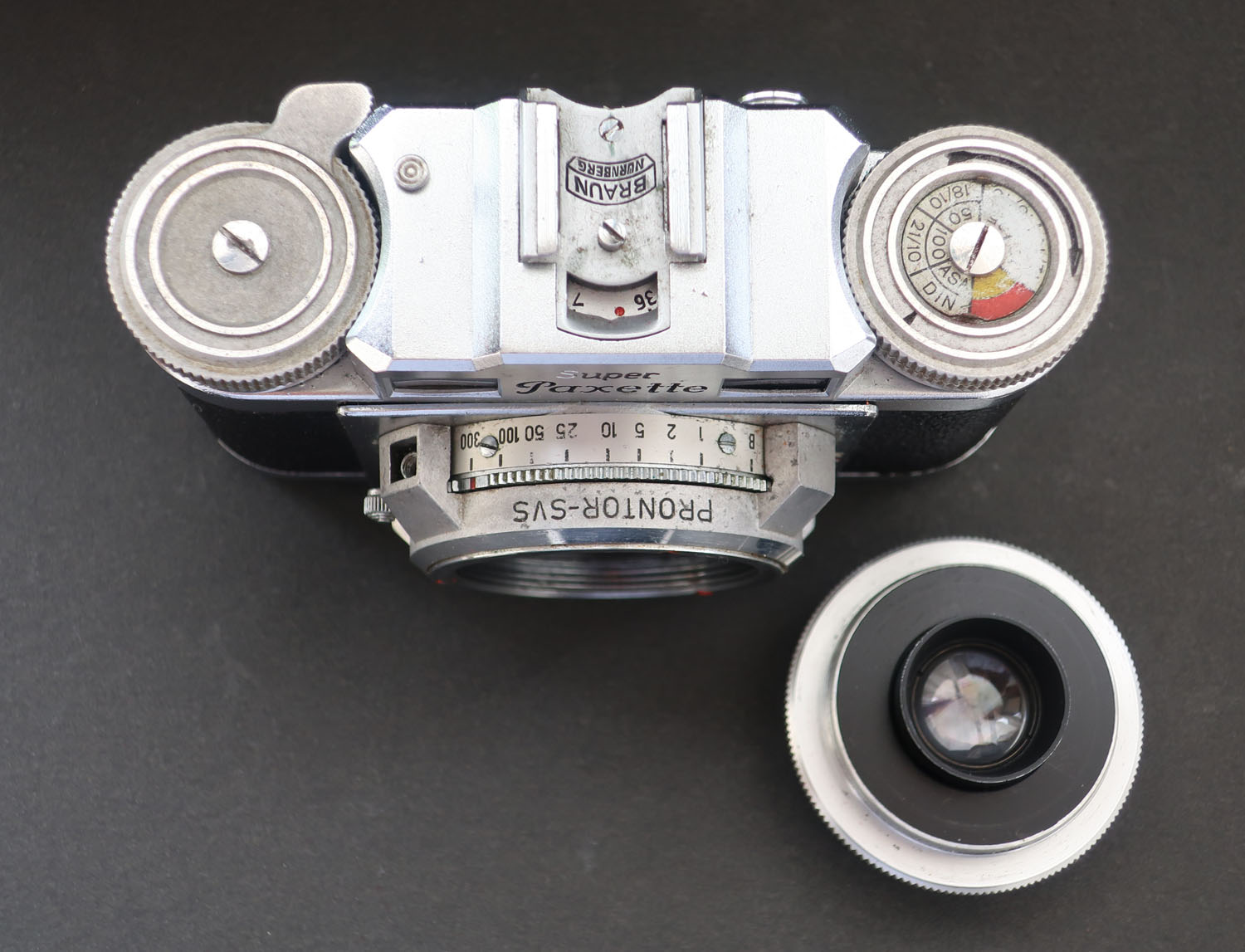 ドイツ・ブラウンのクラシックカメラ・パクセッテ『Paxette』 - カメラ